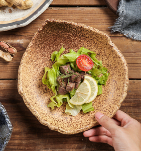 Assiette à dîner <span class=keywords><strong>en</strong></span> céramique irrégulière Offre Spéciale <span class=keywords><strong>plat</strong></span> <span class=keywords><strong>en</strong></span> pierre de porcelaine rétro pour Restaurant hôtel assiette <span class=keywords><strong>en</strong></span> <span class=keywords><strong>ardoise</strong></span> mate assiettes de restauration à steak - Product Image 2