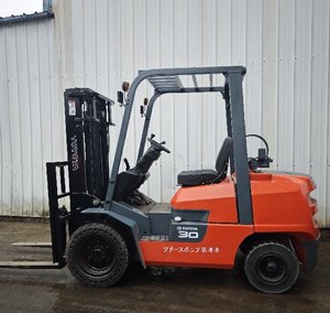 Chariot élévateur à GPL Toyota d'occasion importé du Japon, 3 tonnes, chariot élévateur à gaz Toyota, 3 mètres - Product Image 4