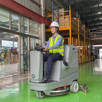 Autolaveuse et sécheuse de sols électrique autotractée à batterie pour le nettoyage commercial des sols durs dans les centres de distribution