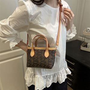 Fashionable Retro Crossbody <b>Bag</b> European American Style Casual Letter Printed Waterproof PU Waterproof Casual Shoulder Handbag - Product Image 3