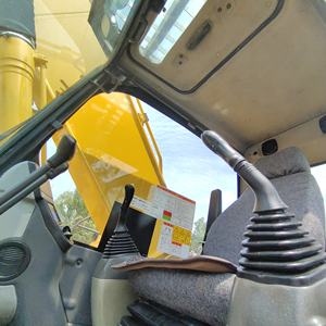 Excavatrice sur chenilles d'occasion Komatsu PC200-8 du Japon, modèle 2023, poids opérationnel de 20 tonnes, moteur japonais d'origine, super performances - Product Image 3