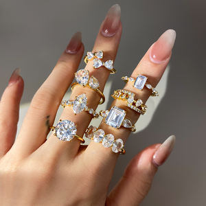 Женское кольцо с фианитом, 18 карат - Product Image 1