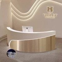 Comptoir de réception élégant au design courbé doré pour bureau, hôpital, salon de beauté, caisse