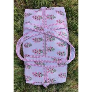 Sac de voyage matelassé en coton fait main, léger, durable, intérieur spacieux, design élégant à motifs imprimés, parfait pour les voyages et la salle de sport - Product Image 2