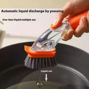 Cepillo de cocina multifuncional 2 en 1 de plástico, antiderrames, para limpiar ollas y platos, con dispensador de detergente a presión manual y mango largo - Product Image 2