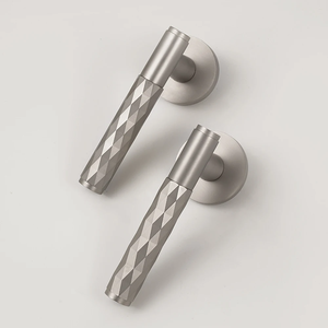 Cerradura de puerta moderna de latón martillado con acabado niquelado para apartamento, interior, dormitorio, baño, puerta de madera doble, manija de palanca (solo manija) - Product Image 4