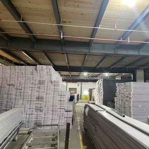 Dalles de <span class=keywords><strong>plafond</strong></span> en bois ignifuges, imperméables, blanches, lambris PVC, panneaux de <span class=keywords><strong>plafond</strong></span> PVC, panneaux muraux - Product Image 5