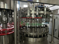 Ligne de machines de remplissage de boissons gazeuses, machine de mise en bouteille de boissons gazeuses, ligne de remplissage de boissons énergisantes, de sodas et de boissons gazeuses