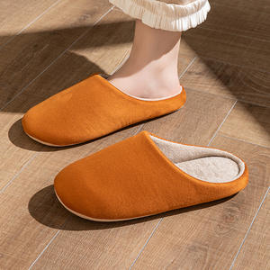 Chaussons en laine à semelle épaisse antidérapante pour l'hiver et l'automne, adaptés à l'intérieur et à l'extérieur, style maison en coton. - Product Image 4