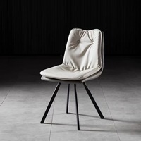 Chaise de salle à manger de luxe en cuir fendu noir mat avec pieds métalliques inclinés, stable, pour hôtel, appartement, réception, salon