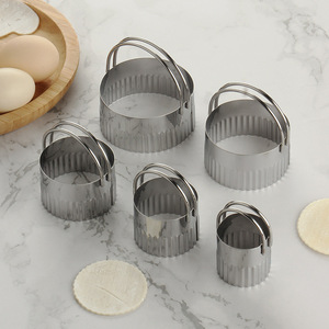 Taglierine <span class=keywords><strong>per</strong></span> <span class=keywords><strong>biscotti</strong></span> <span class=keywords><strong>professionali</strong></span> in acciaio inossidabile taglierine rotonde strumento cerchio taglia <span class=keywords><strong>biscotti</strong></span> con manico ad anello <span class=keywords><strong>per</strong></span> la cottura - Product Image 5