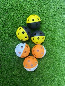 Ballon de <span class=keywords><strong>Wiffle</strong></span> 2026 avec logo imprimé, durable, multicolore, 8 trous pour l'entraînement, bicolore, couleurs personnalisables, entraînement et pratique - Product Image 4