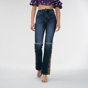 Jeans de Alta Calidad para Mujer al por Mayor en Europa y América, Jeans de Mezclilla Elásticos con Estampado Floral Azul y Bordado - Product Image 1