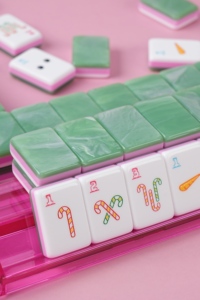 Édition de Noël : Jeu de Mahjong américain en acrylique à 3 couches de 160 tuiles gravées pour une soirée de jeu festive - Product Image 6