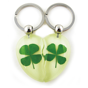 Ensemble de porte-clés en résine en forme de cœur lumineux, avec <span class=keywords><strong>un</strong></span> véritable trèfle à quatre feuilles intégré, porte-clés romantique assorti pour <span class=keywords><strong>cadeau</strong></span> d'amitié - Product Image 1
