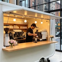 Chariot alimentaire multifonctionnel et pratique, chariot à café et à gâteaux de haute qualité, chariot de restauration professionnel personnalisable.
