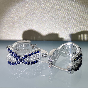 Orecchini a croce con zirconi blu royal per donna, gioielli per l'orecchio in stile street fashion - Product Image 6
