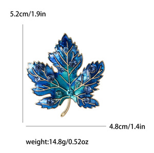 Broches en alliage plaqué or en forme de feuille d'érable avec cristaux, accessoire de mode unisexe, cadeau pour mariage, fiançailles, fête - Product Image 3