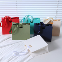 Sac en papier de luxe personnalisé avec logo et poignée en ruban, sac cadeau de haute qualité pour collier, bague, bracelet, boucles d'oreilles