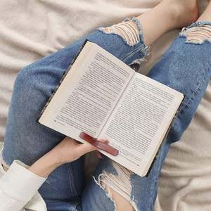 Porte-livre personnalisé <span class=keywords><strong>en</strong></span> bois naturel pour les amateurs de livres - Product Image 3