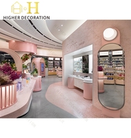 Hochwertiges Modernes Design LED-beleuchtetes Rosa Schwerlast-Kosmetikgeschäft-Regal Maßgefertigte Kosmetikladen-Vitrine Ausstellungsschrank