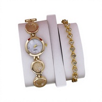 Nouvelle montre chronographe à quartz pour femme avec bracelet en alliage, boîtier ovale de 30 mm, cadran à aiguilles en verre de 16 mm de largeur et fermoir à boucle