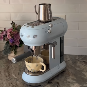 Espumador de Leche y Cafetera <span class=keywords><strong>Espresso</strong></span> de Doble Función - Tanque de Agua de 1L, Termobloque, 6 Opciones de Color, Sistema de Calentamiento Rápido - Product Image 1