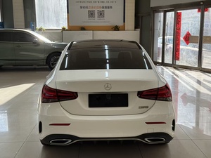 Mercedes-Benz Classe A restylée 2021, berline sport 180 L, 50 000 km, extérieur blanc, véhicule d'occasion, norme Euro VI, 100-150 ch - Product Image 3