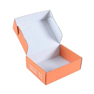 Caja de suscripción de papel corrugado E Flute troquelado con relieve para envío de pasteles, galletas y productos de panaderí<span class=keywords><strong>a</strong></span>, con diseño de camiseta negra y top con pliegues. - Product Image 2