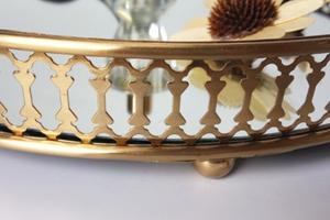 Bandeja para servir alimentos ecológica con espejo ovalado dorado de Metal hecha a mano de alta calidad Diseño único a un precio económico - Product Image 3