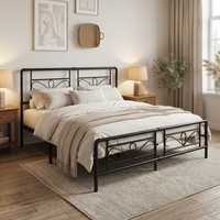 Lit double en fer forgé moderne de style victorien avec cadre en tube métallique robuste et design à jointures séparées, avec tête de lit, pour hôtels et Airbnb