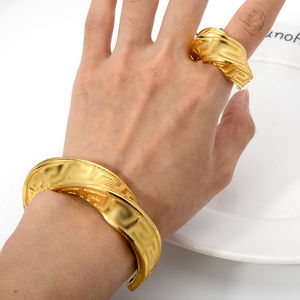 Nouveaux ensembles de bijoux pour femmes plaqués or 14 carats avec un design de fleurs, bracelet et bague en or de Dubaï pour mariage et fête - Product Image 5