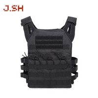 J.SH Manufacturers fournit directement des gilets tactiques d'extérieur MOLLE légers JPC de haute qualité pour l'entraînement.