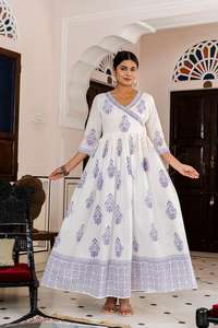 Elegante juego de Anarkali Kurti con estampado en blanco y azul con Dupatta a juego para un aspecto elegante y tradicional - Product Image 4