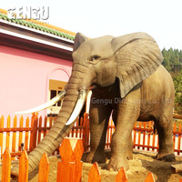 Sculpture de gorille animatronique réaliste sur mesure de grande taille, statue d'animal géante pour parc à thème, zoo, exposition en extérieur, OEM