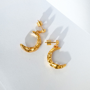 Orecchini Pendenti a Mezzaluna di Lusso in Ottone Placcato Oro, Gioielli Unisex alla Moda per Matrimoni e Anniversari - Product Image 2