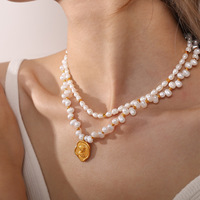 Collier en acier inoxydable plaqué or avec perles d'eau douce, pendentif médaillon résistant à l'eau et à la ternissure, chaîne perlée