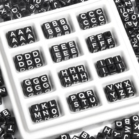 Perles en acrylique carrées de 6 mm et 7 mm, base noire, lettres blanches, 26 lettres uniques, perles à huile, accessoires DIY pour chaînes de téléphone portable, vente en gros