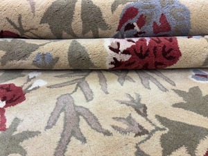 พรมขนสัตว์ทอมือ ป้องกันการลื่น ขนปานกลาง สีเบจแดง ลายดอกไม้ ผลิตในอินเดีย สำหรับห้องนั่งเล่น ห้องนอน และบ้าน - Product Image 3