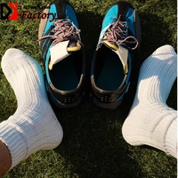 Fabrication en vrac Chaussettes pour hommes Chaussettes classiques à aiguilles Chaussettes blanches de haute qualité pour hommes