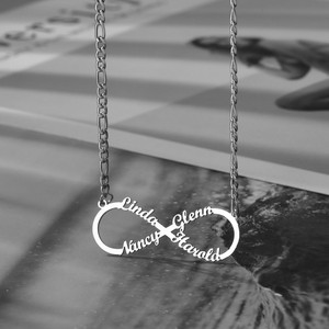 Le coppie personalizzate inviano la fidanzata e il fidanzato intagliato infinita scritta ciondolo personalizzato collana a due nomi - Product Image 3