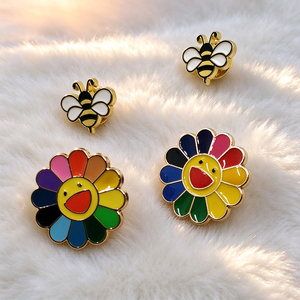 Broche en métal émaillé personnalisée, broche à logo plaqué or personnalisée, broche personnalisée pour vêtements pour femmes - Product Image 3