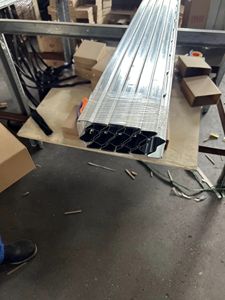 Poste de Hierro Galvanizado Reforzado para Viñedos, Diseño Postmoderno, Resistente a la Corrosión y Duradero, Fácil de Montar, 8.2 pies de Altura - Product Image 5