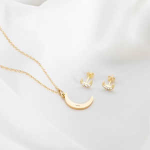 <span class=keywords><strong>Collana</strong></span> <span class=keywords><strong>Luna</strong></span> di Inspire Jewelry, <span class=keywords><strong>Collana</strong></span> Personalizzabile con Lettera e <span class=keywords><strong>Luna</strong></span>, Gioiello Popolare in Acciaio Inossidabile, Regalo per Donne - Product Image 3