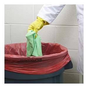 Sacs poubelles rouges linéaires à faible densité Boardwalk de 33 gallons pour les soins de santé, 1,3 mil, 33 x 39, 150/carton - Product Image 6