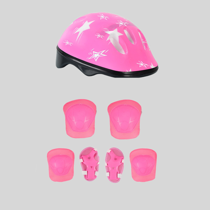ensemble de sept pièces en tricot de casque rose anti-mines