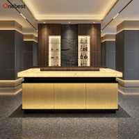 Comptoirs de caisse de bar de nuit illuminés par LED de luxe, en forme de U, comptoir de bar en Corian pour hôtel, cocktail, musique