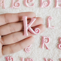 Patch Thermocollant ou Autocollant, Mignon Mini Alphabet Rose Bleu 2,5 cm pour Filles et Femmes