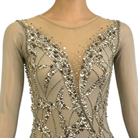 Robe de patinage artistique gris clair, entièrement ornée de strass, en maille, à manches longues, col en V, dos profond, jupe asymétrique pour adultes et enfants