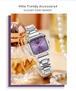 Reloj de cuarzo minimalista de inspiración vintage y único para mujer/estudiante, con una esfera cuadrada pequeña con números romanos. - Product Image 2